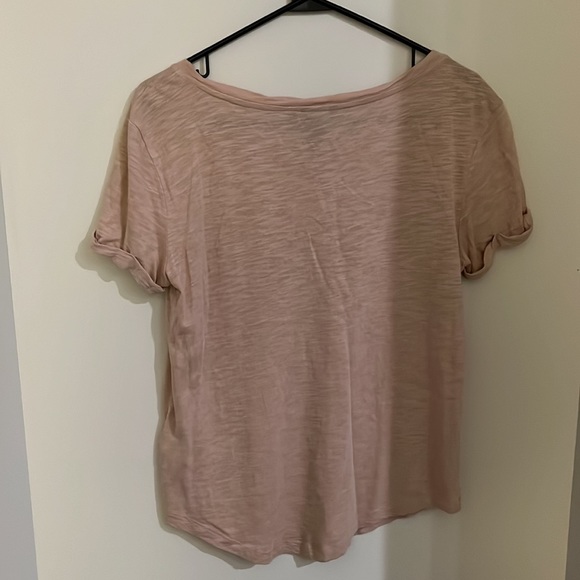 Simple pink tee - Picture 2 of 5